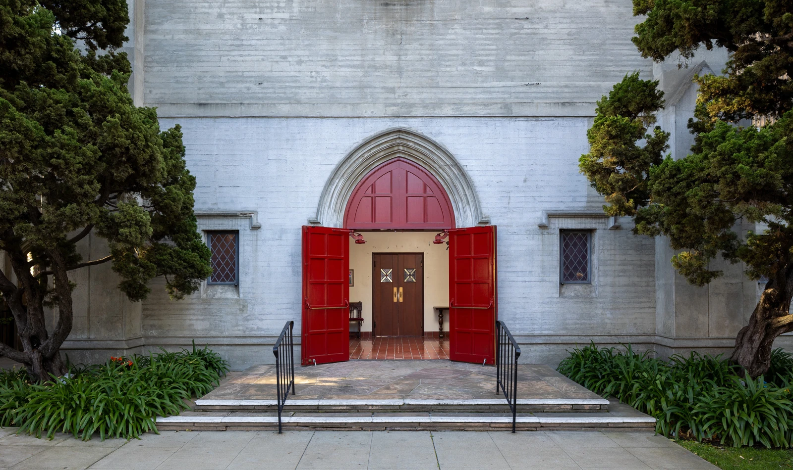 Wilshire doors open